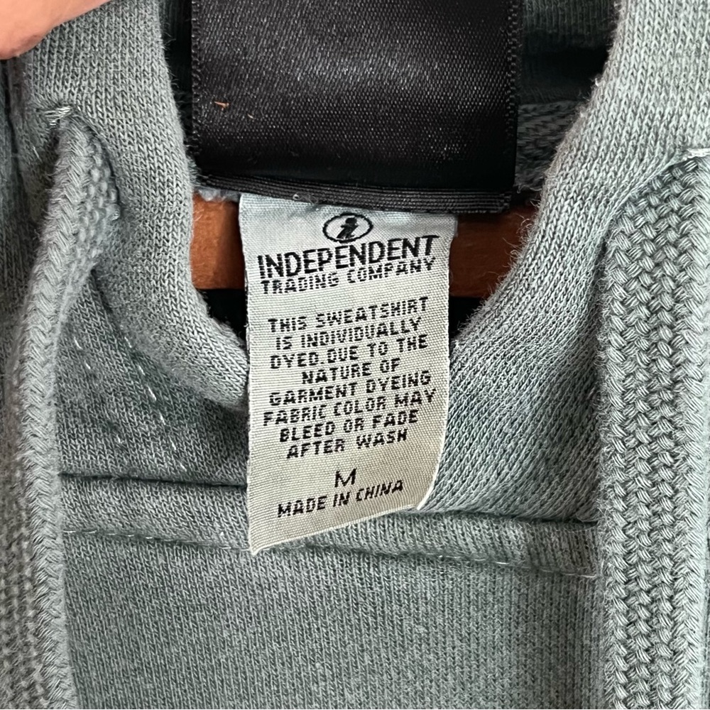 Independent Santa Cruz Skateboard Green Hoodie Sweatshirt Adult Size Medium - Picture 5 of 5